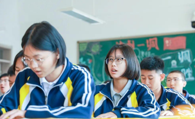 努力模拟教师的启发式教育引导学生参与推理考虑和验证 努力模拟教师的启发式教育引导学生参与推理考虑和验证